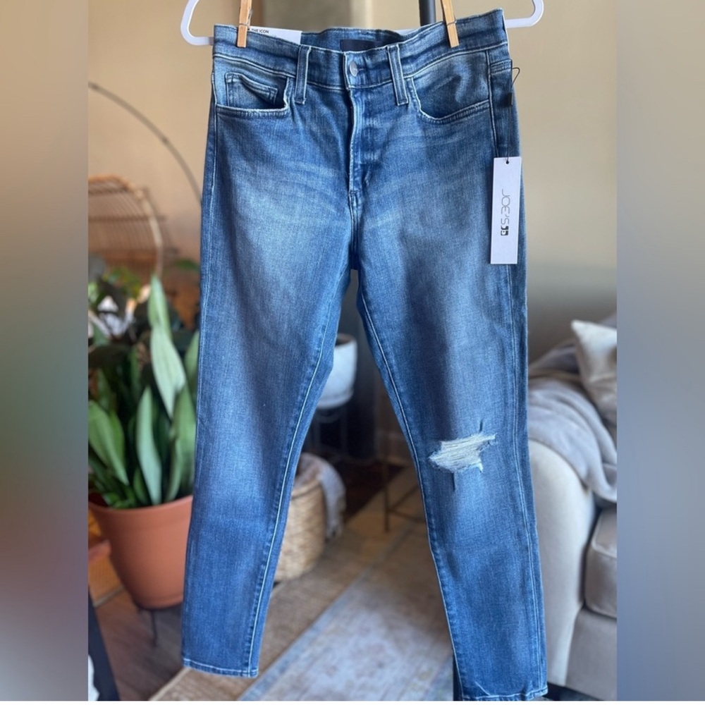 JOES FLAWLESS, mid-rise skinny jean.